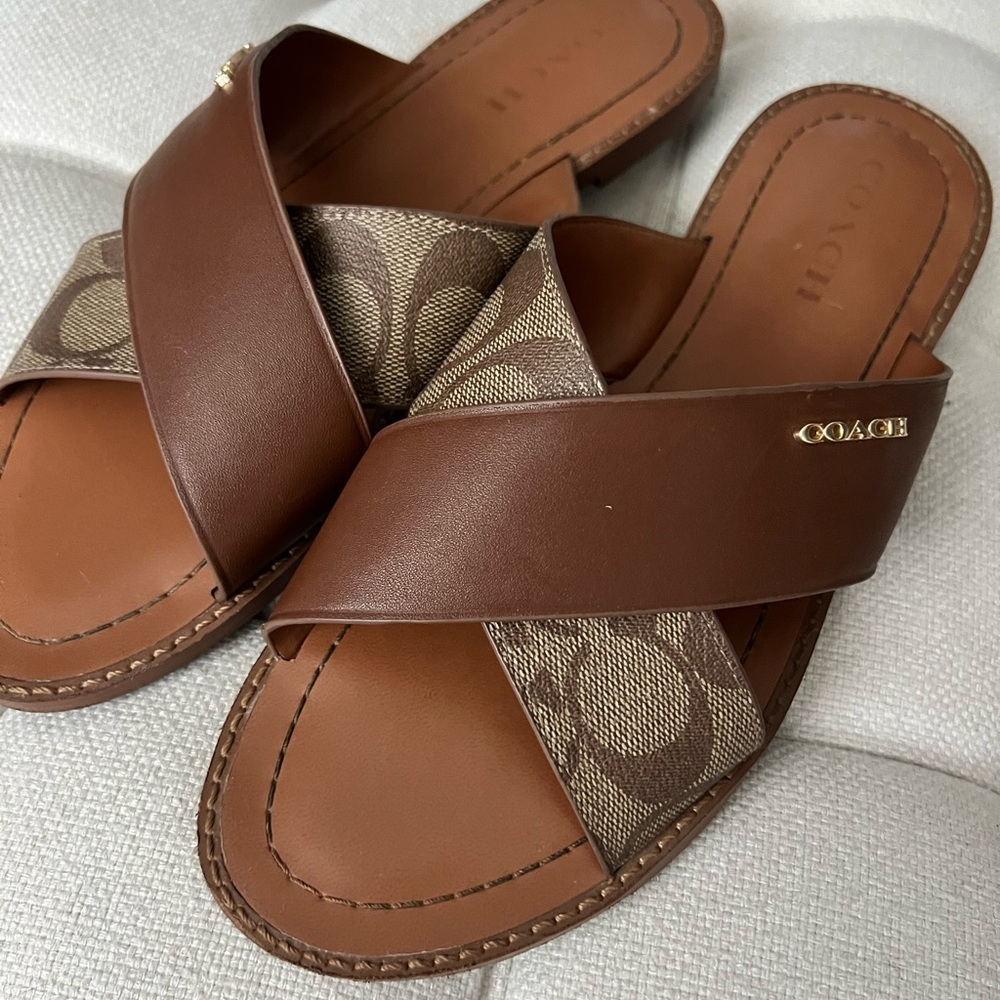 Coach flats